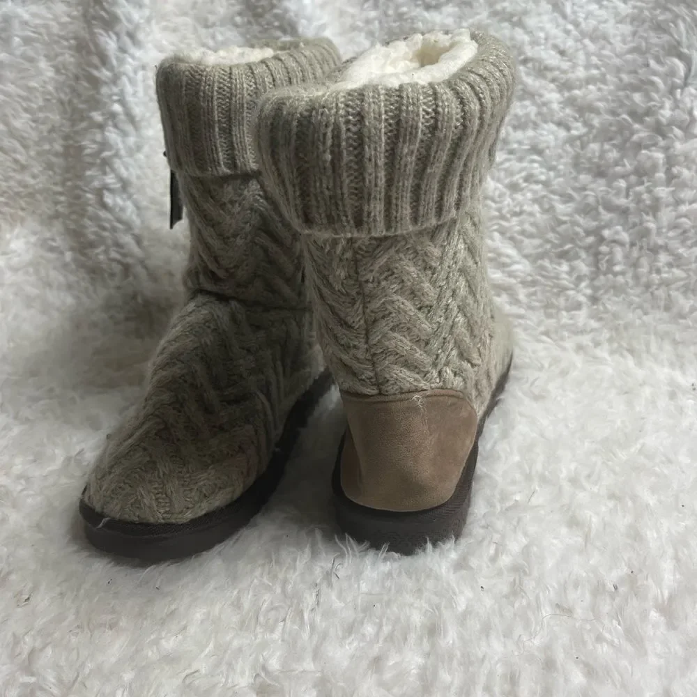 Mukluks beige and gray knit boots brown faux suede trim faux fur lining …